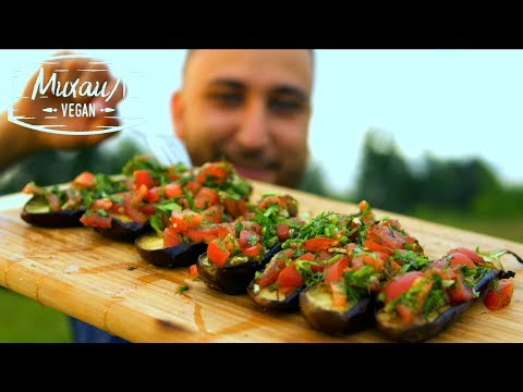 Баклажаны на гриле с томатным салатом