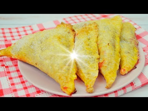 Быстрые пирожки (слойки) с клубникой в духовке за 15 минут