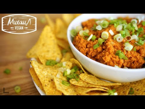 Закуска под футбол | Начос с нежным фаршем и соусом чили