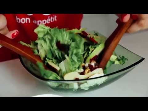 Легкий салат с яблоками [Рецепты Bon Appetit]