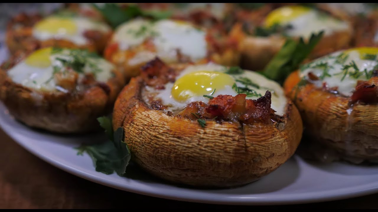 Наполнил гигантские шампиньоны и вкусно вышло