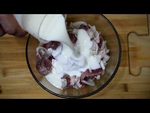 Простота зашкаливает. Заливаем МЯСО КЕФИРОМ и на выходе ВКУСНОТА - Свинина по-Бристольски.