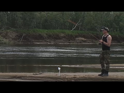 Супер клёв на донки и поплавок. Копеечные жерлицы для рек.