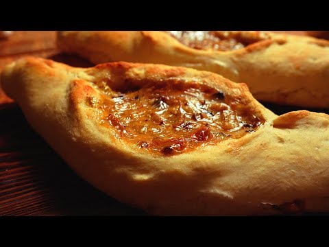 Хачапури по-вегански с грибами, сыром и сливками