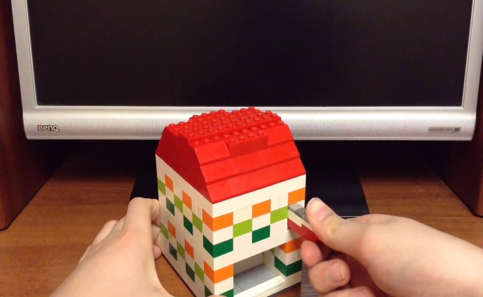 Конфетница с печеньками из Lego!