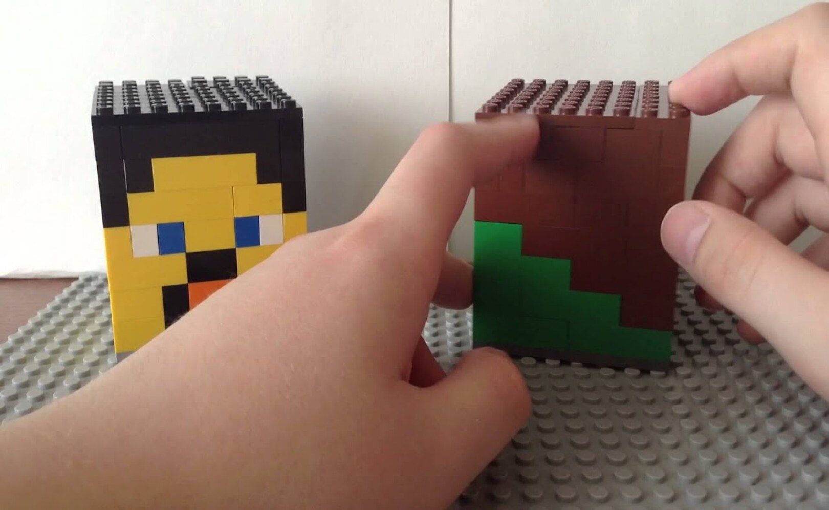 Конфетница из Lego V8