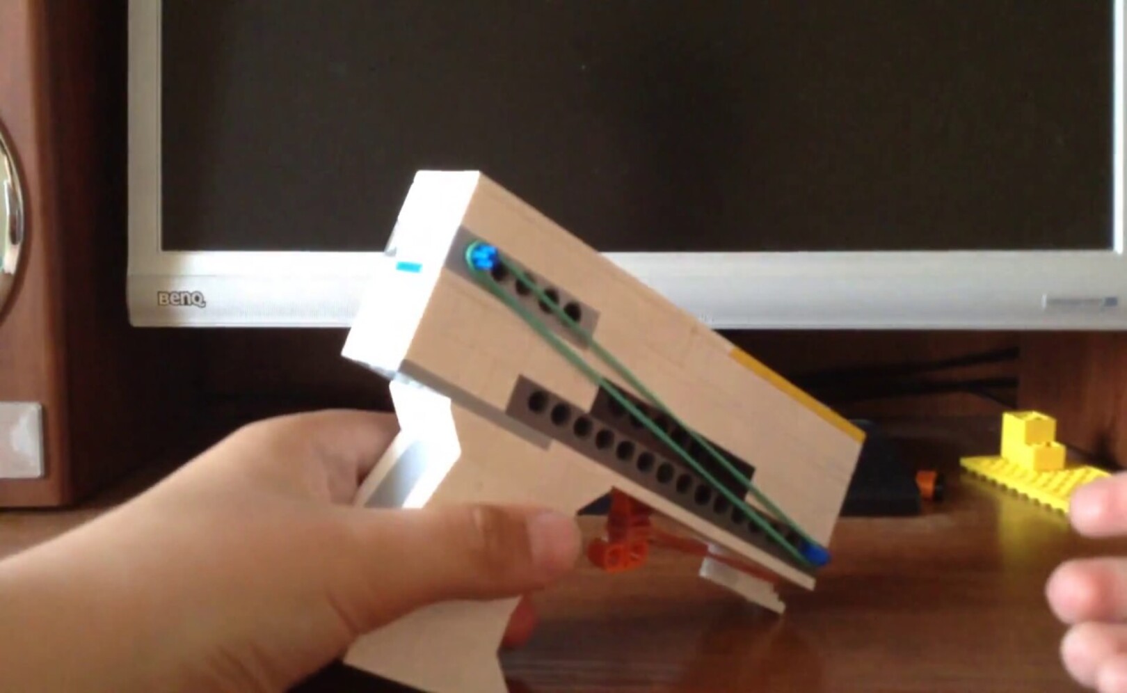 Диспенсер из Lego V5 (версия_ пасха)