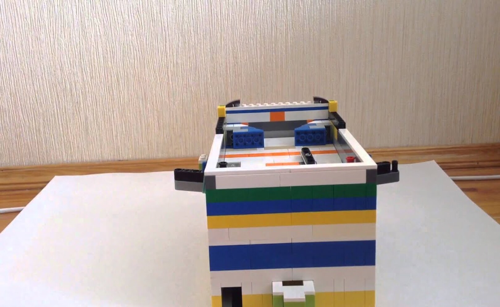 Конфетница из Lego V13