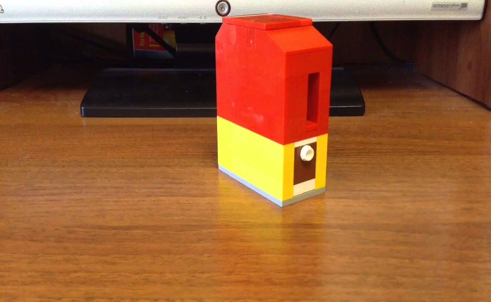 Диспенсер из Lego V3