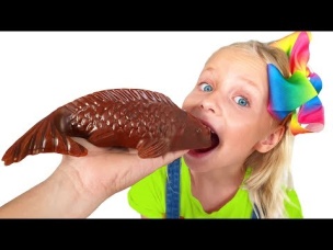 Alice and dad change sweets for toys
