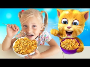 Alisa helps and plays with funny talking cat !