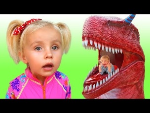 Little girl found Dinosaur egg in Amusement dinosaur Park