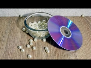 Берем DVD диск, немного бусин и делаем классную Новогоднюю поделку
