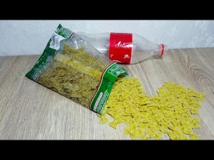 Прелестная поделка из пластиковой бутылки и макарон