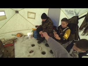 рыбалка с детьми Костя вытащил своего первого сига!mp4