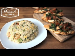 Салат с киноа и брускетта с томатами, необычный рецепт.