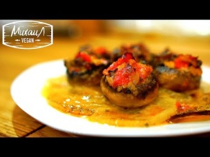 Шампиньоны фаршированные овощами в сливках