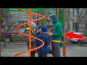 ШОК! ЛЕОН ХОТЕЛ ОТЖАТЬ ТЕЛЕФОНЫ У ШКОЛЬНИКОВ ИЛИ ЗАДОНАТИТЬ? БРАВЛ СТАРС В РЕАЛЬНОЙ ЖИЗНИ