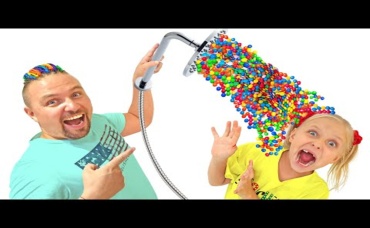 Alice and Eva pretend play candy shower Video for kids with candy and sweets