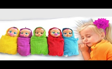 Learn colors with Balloons and Dolls Alice and Eva play fun games for kids