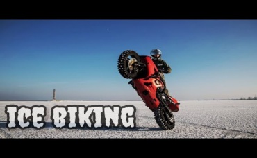 STREETBIKE ON ICE | Stunt riding on a frozen lake