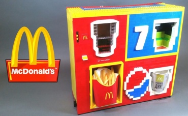 АВТОМАТ ДЛЯ ПРОДАЖИ НАГГЕТСОВ Burger King из Лего!