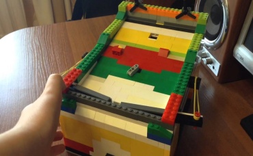 Необычный диспенсер из Lego V9