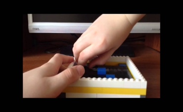 Диспенсер из Lego V6